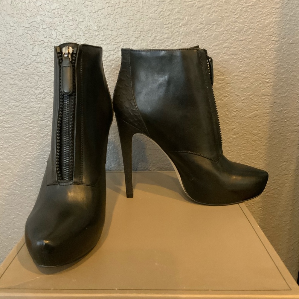 B.C.B.G Maxazria leather stiletto boots